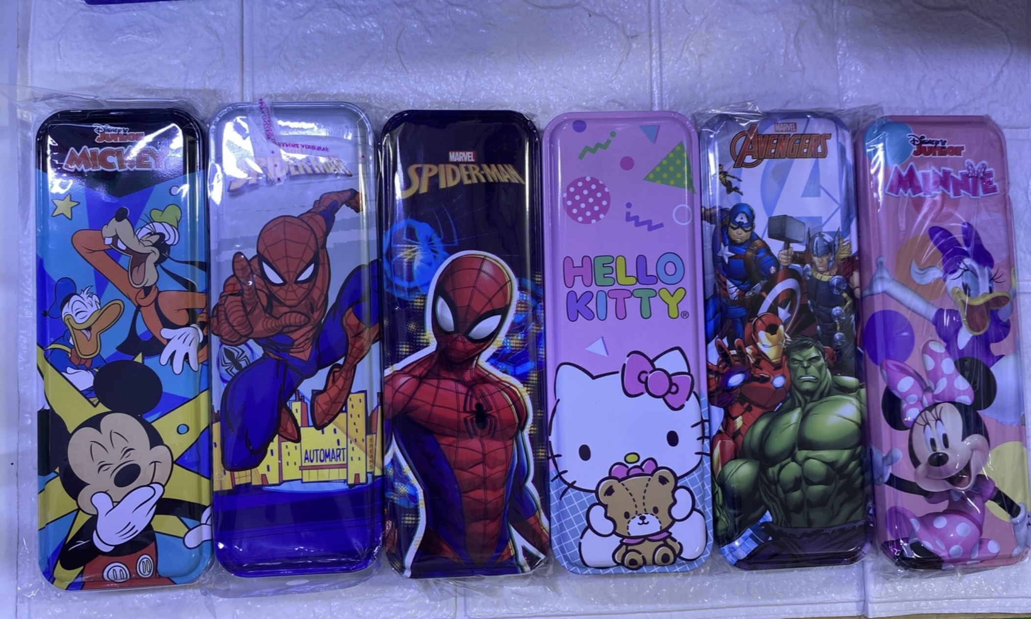 CARTUCHERA METÁLICA DISNEY CON LICENCIA